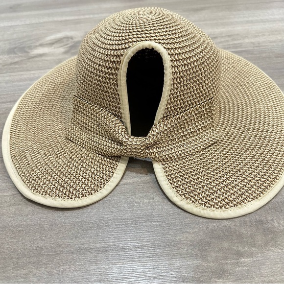 BNWT Ponytail Sun Hat - Picture 2 of 5